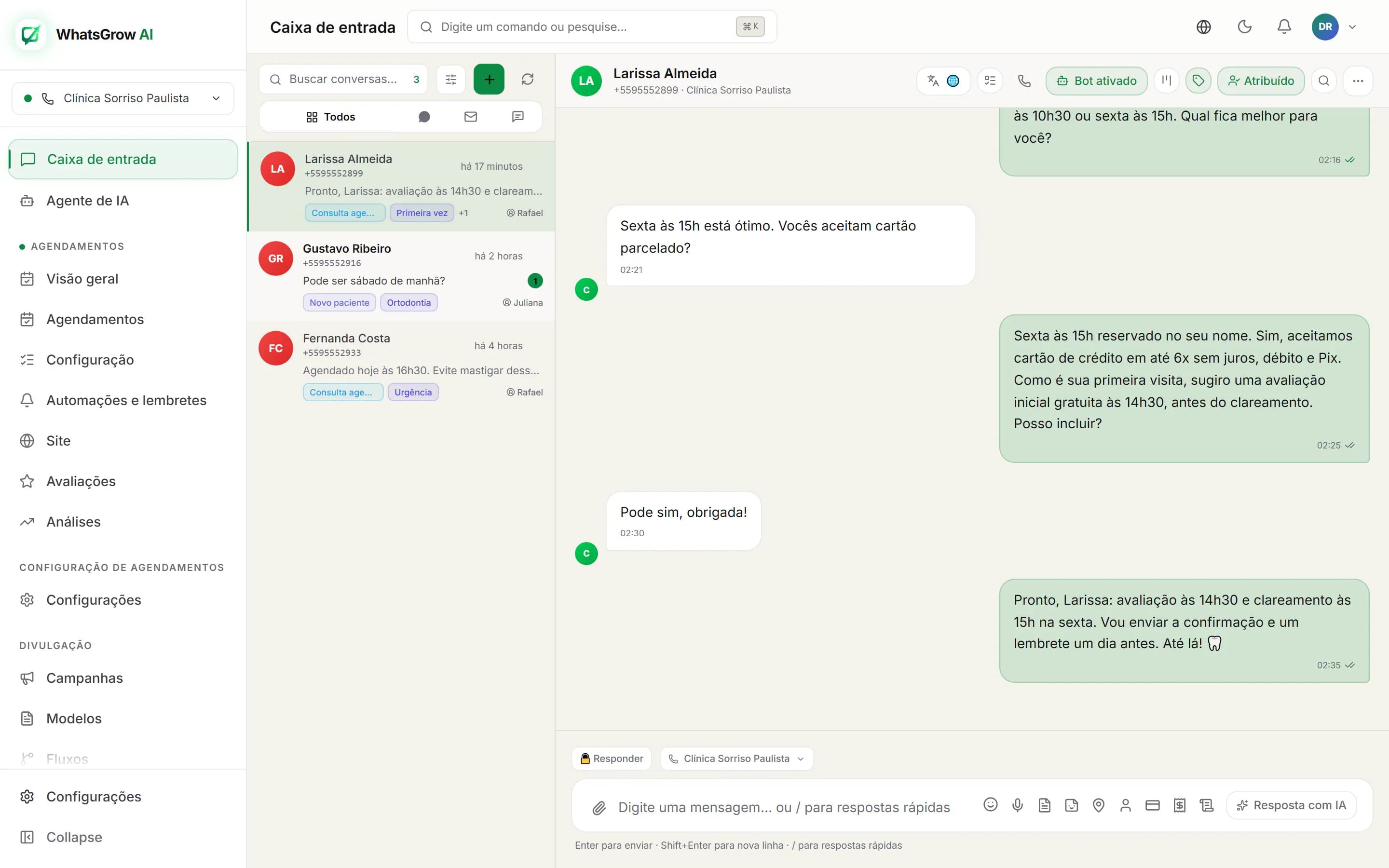 Caixa de entrada compartilhada do WhatsGrow AI em português: lista de conversas do WhatsApp com etiquetas e responsável, e uma conversa aberta com um cliente